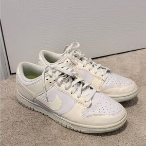 Nike White dunk Low-Top Sneakers 9.5